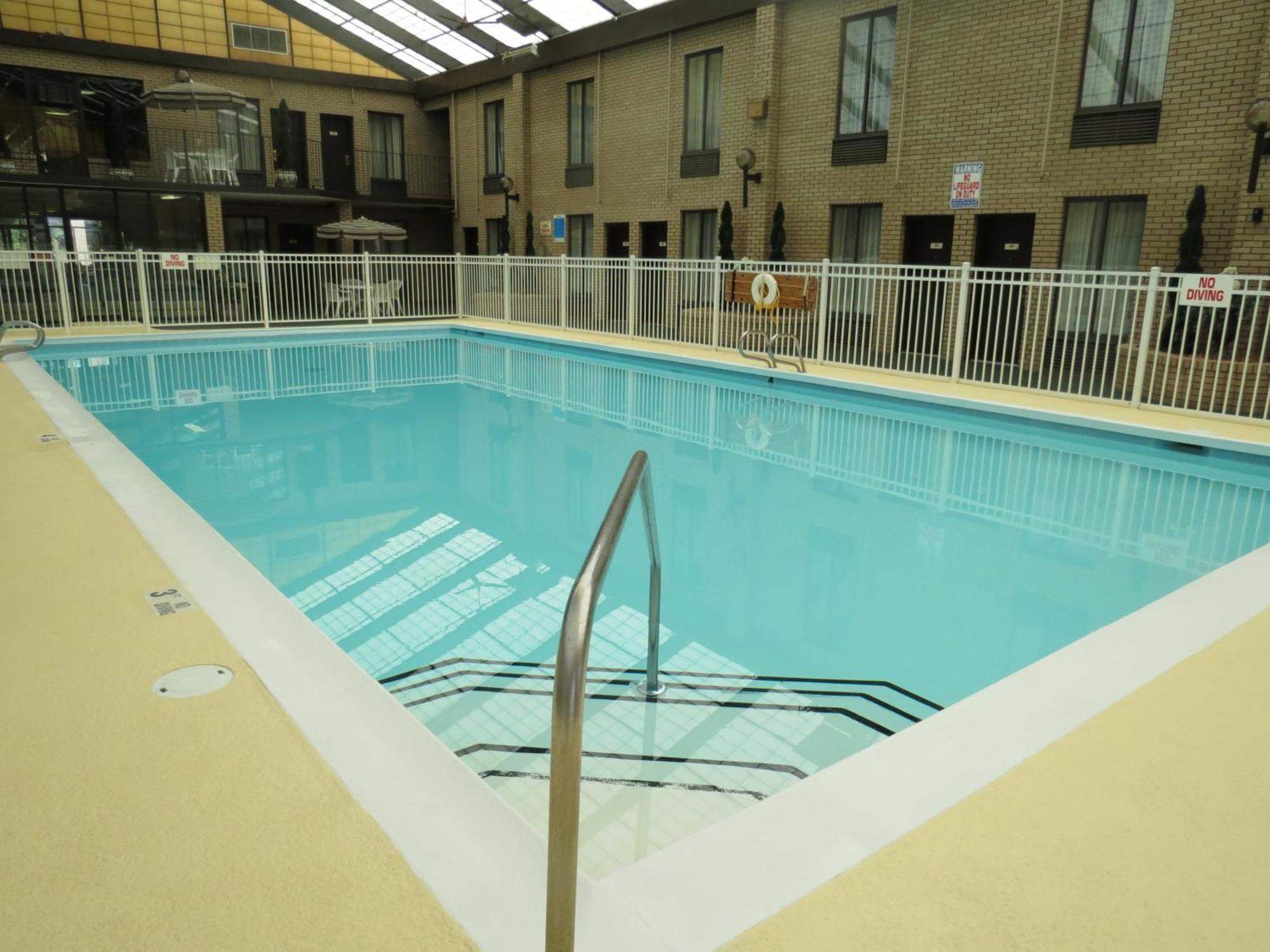 Gold Vault Inn Radcliff Buitenkant foto